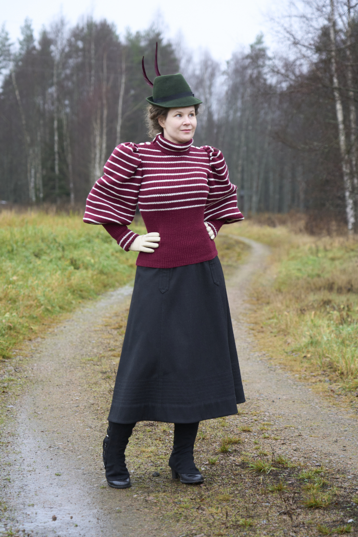 1890s outdoors
        wear