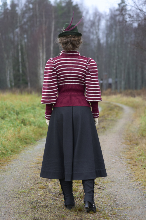 1890s outdoor
        wear