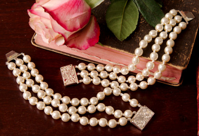 18th century
                  pearl bracelets