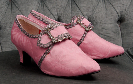 18th
        century shoes