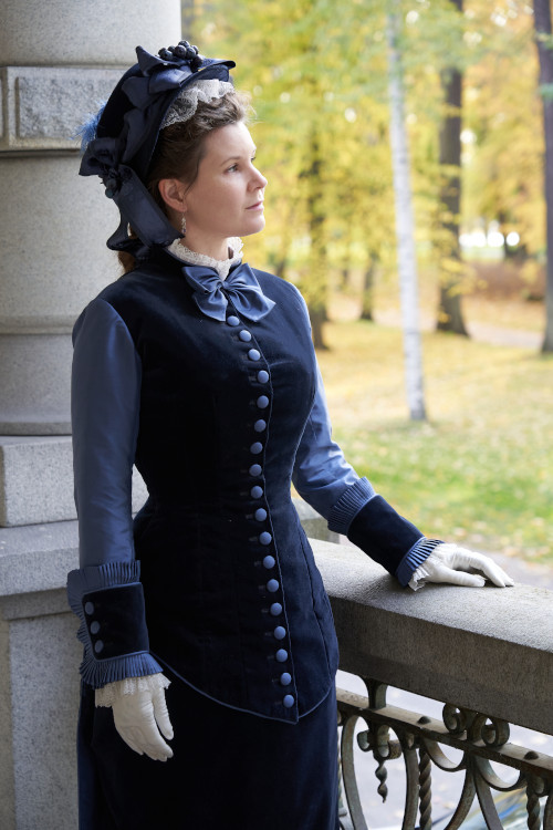directoire
          habit bodice dress 1877